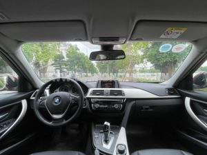 Xe BMW 320i 2015