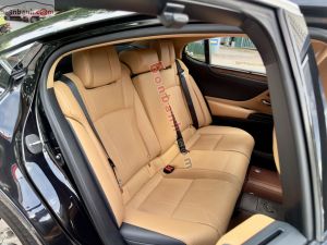 Xe Lexus ES 300h 2022