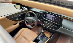 Xe Lexus ES 300h 2022